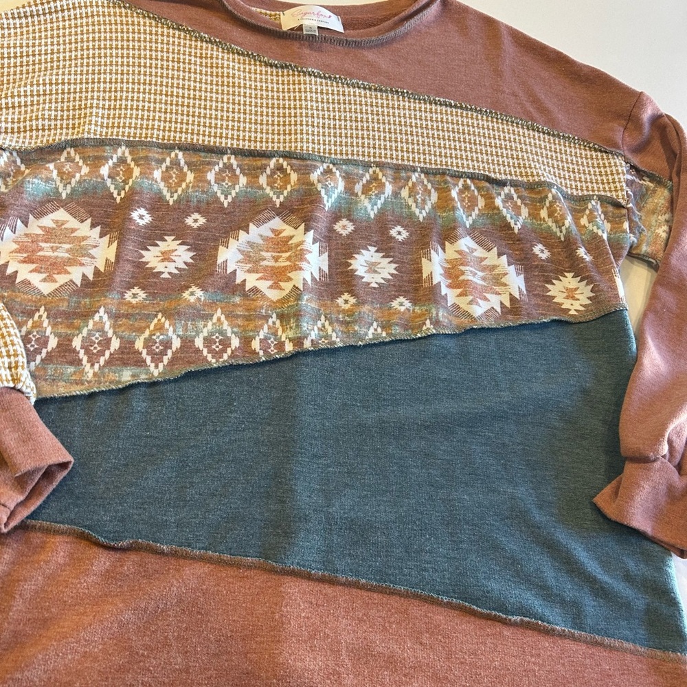 Sugarfox Patchwork Two Tone Aztec Outseam top - Picture 4 of 8